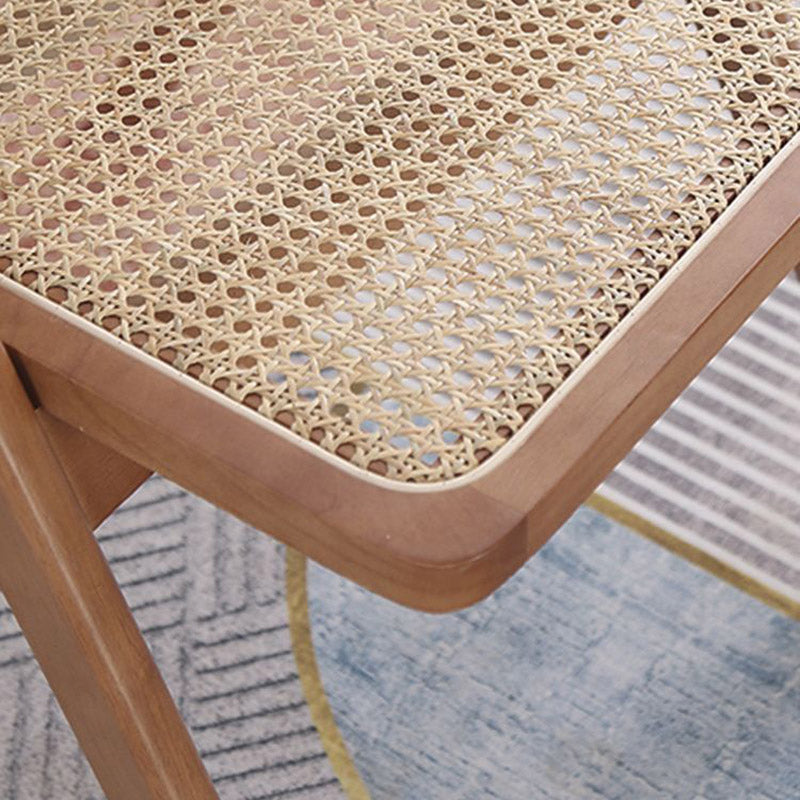 Zeitgenössischer nordischer Klappstuhl aus Gummibaumholz und Rattan-Weberei mit Rückenlehne für das Esszimmer 