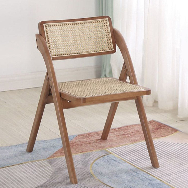 Zeitgenössischer nordischer Klappstuhl aus Gummibaumholz und Rattan-Weberei mit Rückenlehne für das Esszimmer 