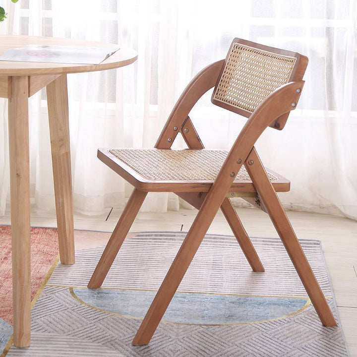Zeitgenössischer nordischer Klappstuhl aus Gummibaumholz und Rattan-Weberei mit Rückenlehne für das Esszimmer 