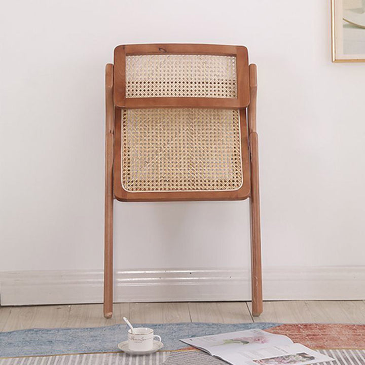 Zeitgenössischer nordischer Klappstuhl aus Gummibaumholz und Rattan-Weberei mit Rückenlehne für das Esszimmer 