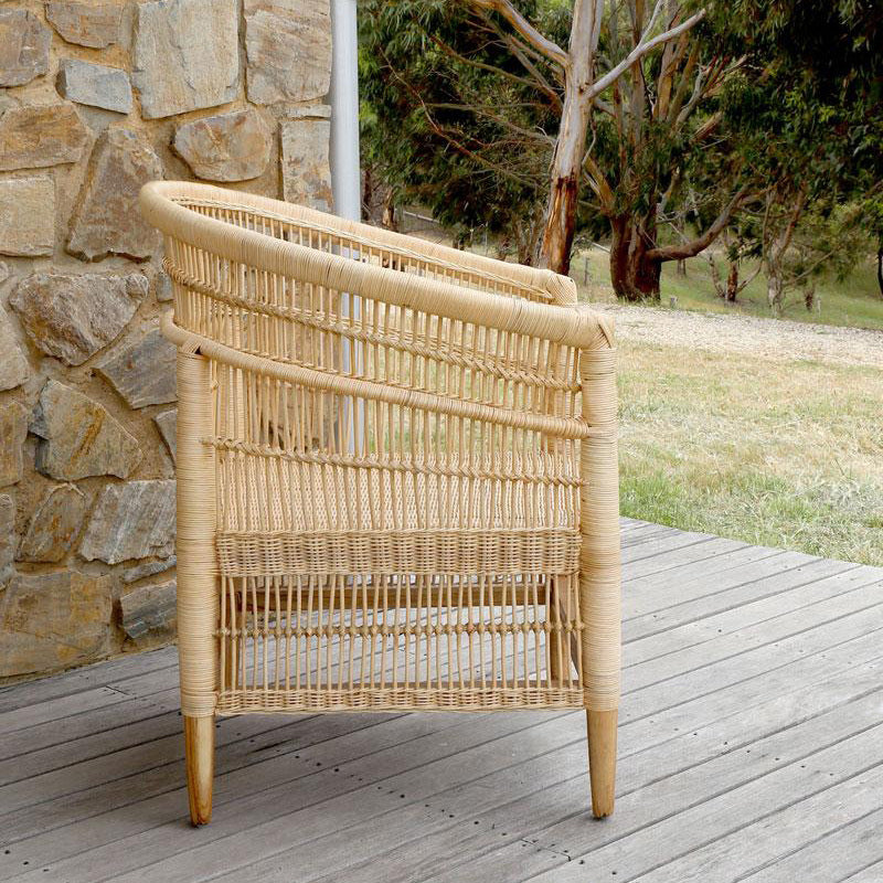 Zeitgenössischer nordischer handgewebter natürlicher Rattan-Akzentstuhl mit rundem Rückenteil - Atmungsaktiver Indoor- &amp; Outdoor-Loungesessel für Balkon &amp; Garten 