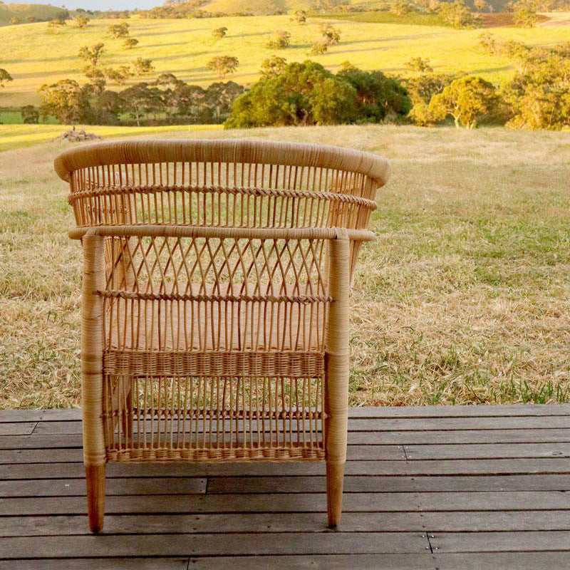 Zeitgenössischer nordischer handgewebter natürlicher Rattan-Akzentstuhl mit rundem Rückenteil - Atmungsaktiver Indoor- &amp; Outdoor-Loungesessel für Balkon &amp; Garten 