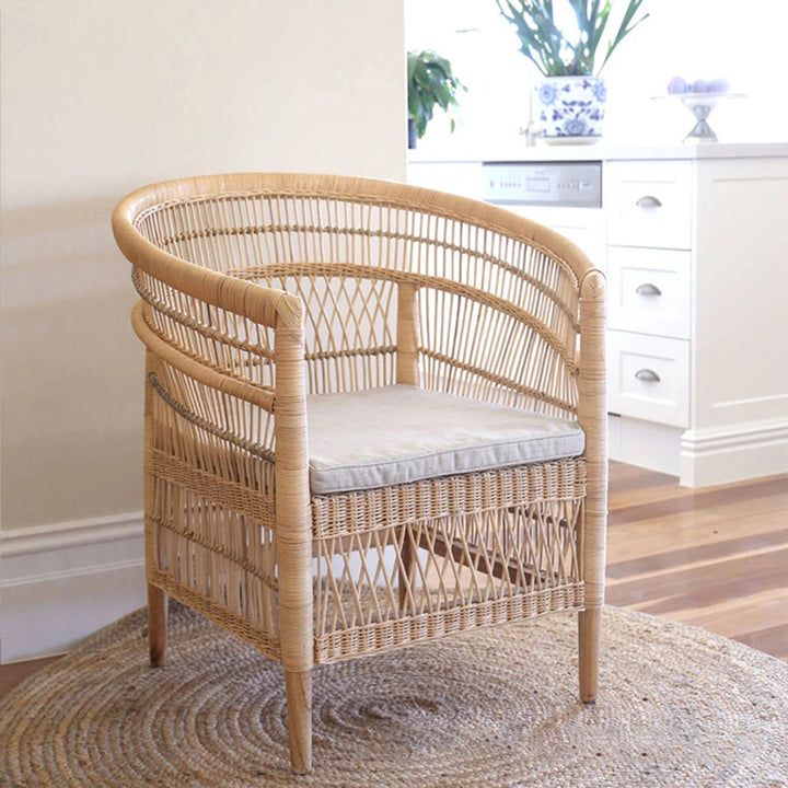 Chaise d'appoint contemporaine nordique en rotin naturel tissé à la main avec dossier rond - chaise lounge respirante pour intérieur et extérieur, pour balcon et jardin 