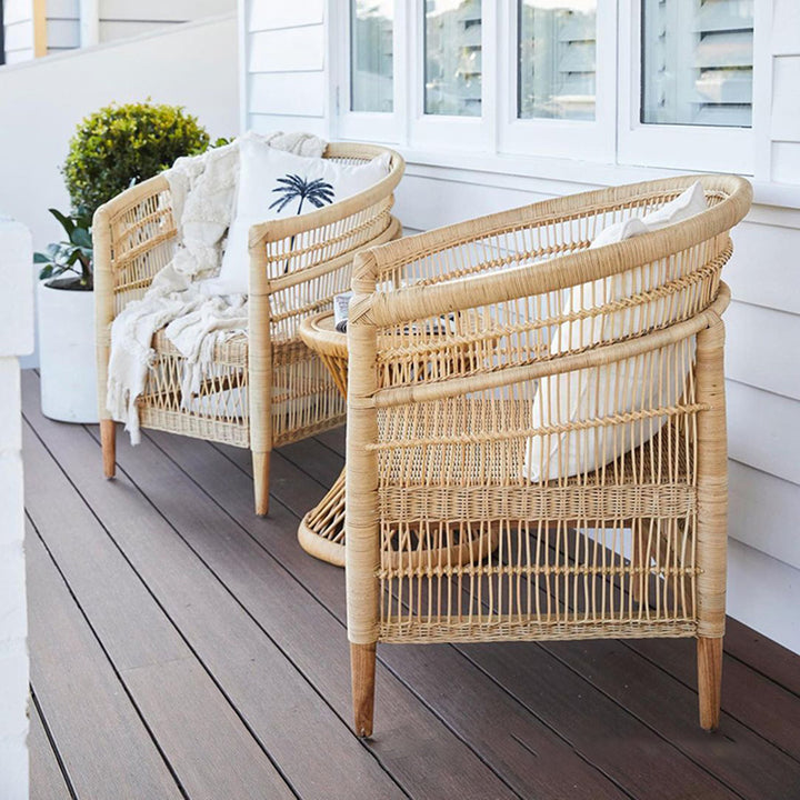 Chaise d'appoint contemporaine nordique en rotin naturel tissé à la main avec dossier rond - chaise lounge respirante pour intérieur et extérieur, pour balcon et jardin 