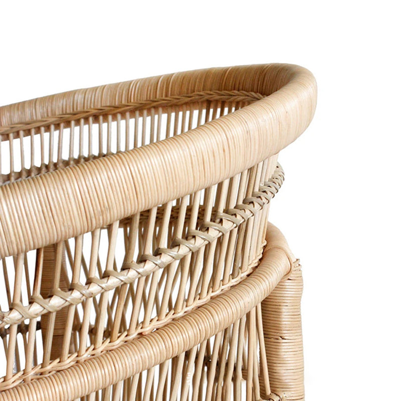 Zeitgenössischer nordischer handgewebter natürlicher Rattan-Akzentstuhl mit rundem Rückenteil - Atmungsaktiver Indoor- &amp; Outdoor-Loungesessel für Balkon &amp; Garten 