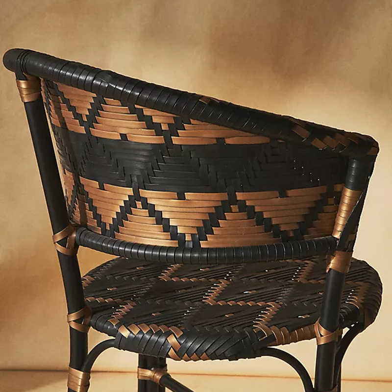 Traditioneller französischer Bistro-Rattanstuhl mit handgewebtem geometrischem Muster - Rückenstuhl für Esszimmer &amp; Café 