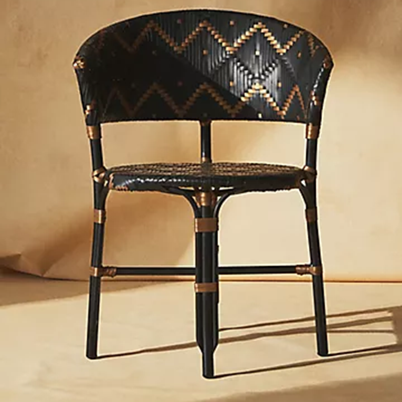 Traditioneller französischer Bistro-Rattanstuhl mit handgewebtem geometrischem Muster - Rückenstuhl für Esszimmer &amp; Café 