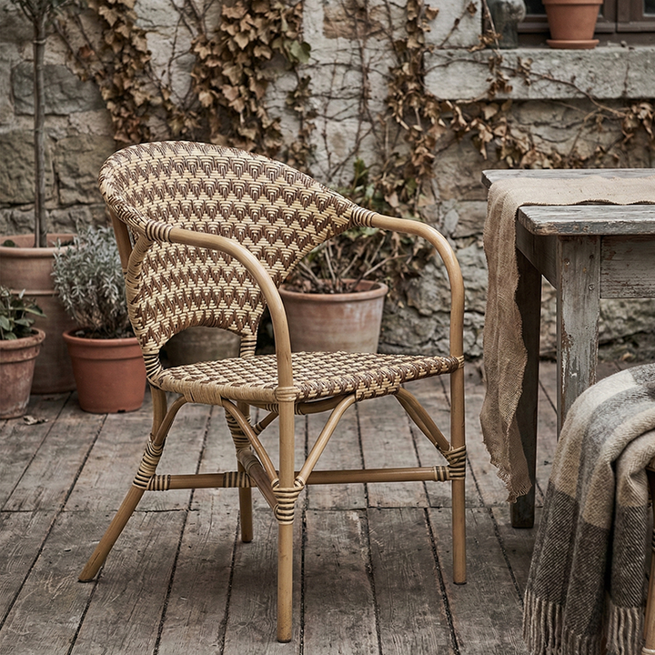 Chaise de salle à manger contemporaine en rotin naturel tressé nordique indonésien - Chaise de patio avec dossier large et accoudoirs pour salle à manger, patio et balcon 
