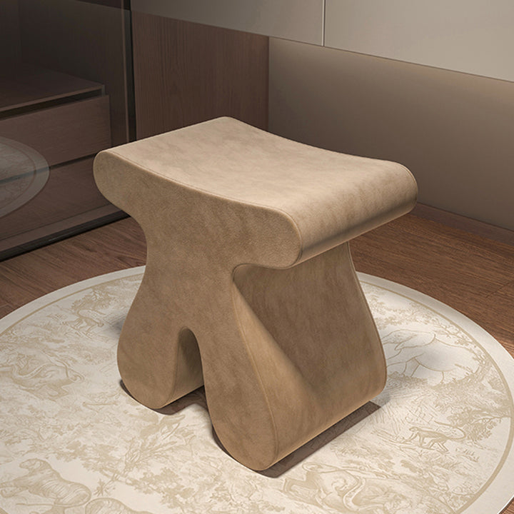 Tabouret bas sculptural arrondi en bois massif, contreplaqué et velours, style minimaliste moderne, pour chambre à coucher 