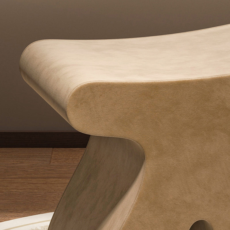 Tabouret bas sculptural arrondi en bois massif, contreplaqué et velours, style minimaliste moderne, pour chambre à coucher 