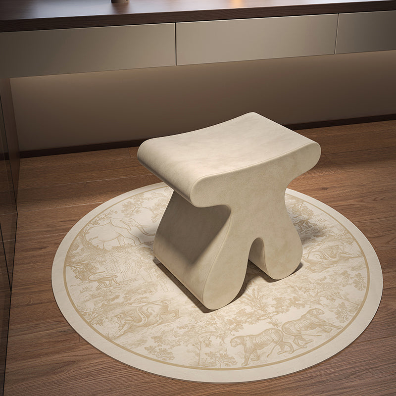 Tabouret bas sculptural arrondi en bois massif, contreplaqué et velours, style minimaliste moderne, pour chambre à coucher 