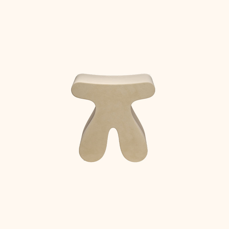 Tabouret bas sculptural arrondi en bois massif, contreplaqué et velours, style minimaliste moderne, pour chambre à coucher 