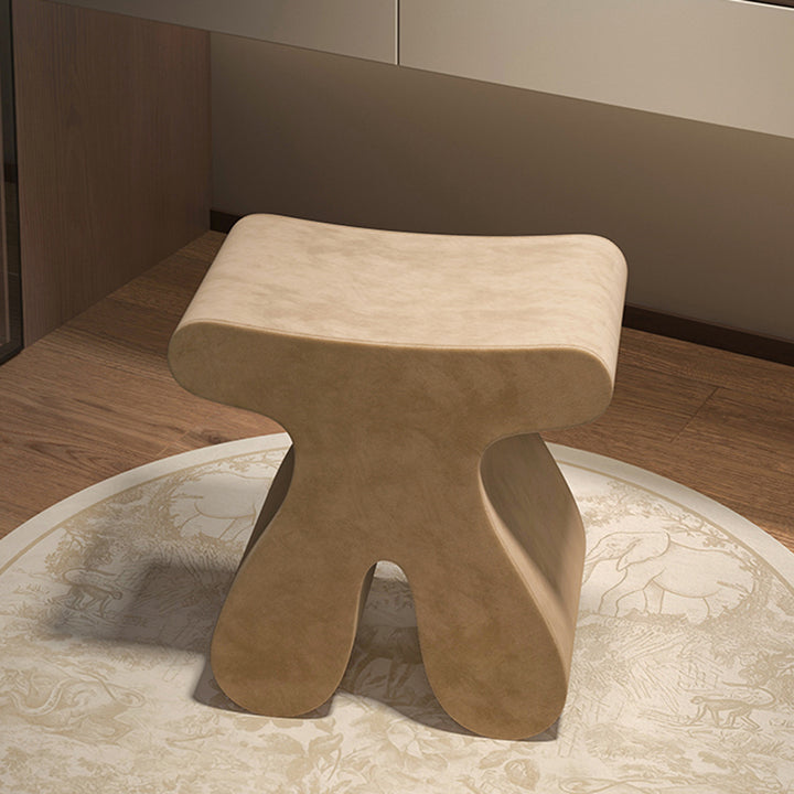 Tabouret bas sculptural arrondi en bois massif, contreplaqué et velours, style minimaliste moderne, pour chambre à coucher 