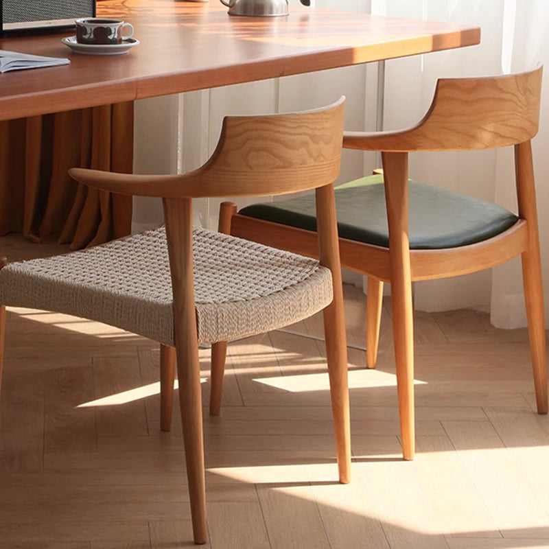 Chaise de salle à manger moderne en bois massif de style Mid-Century, tressage en corde en papier kraft, cuir PU, avec design à dossier en corne et dossier pour salle à manger 