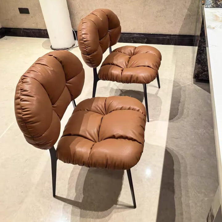 Chaise de salle à manger moderne de luxe en cuir microfibre et acier au carbone avec coussin en éponge haute densité pour salle à manger 