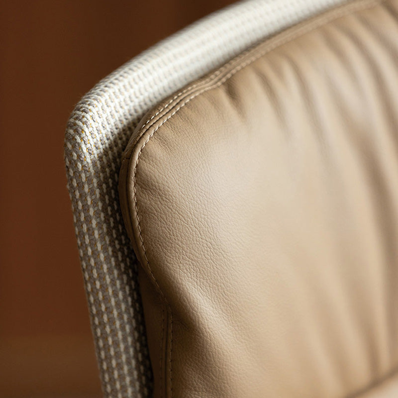 Silla de escritorio ergonómica de lujo moderno de cuero genuino, madera maciza y aleación de aluminio con giro y movilidad para oficina en casa y dormitorio 