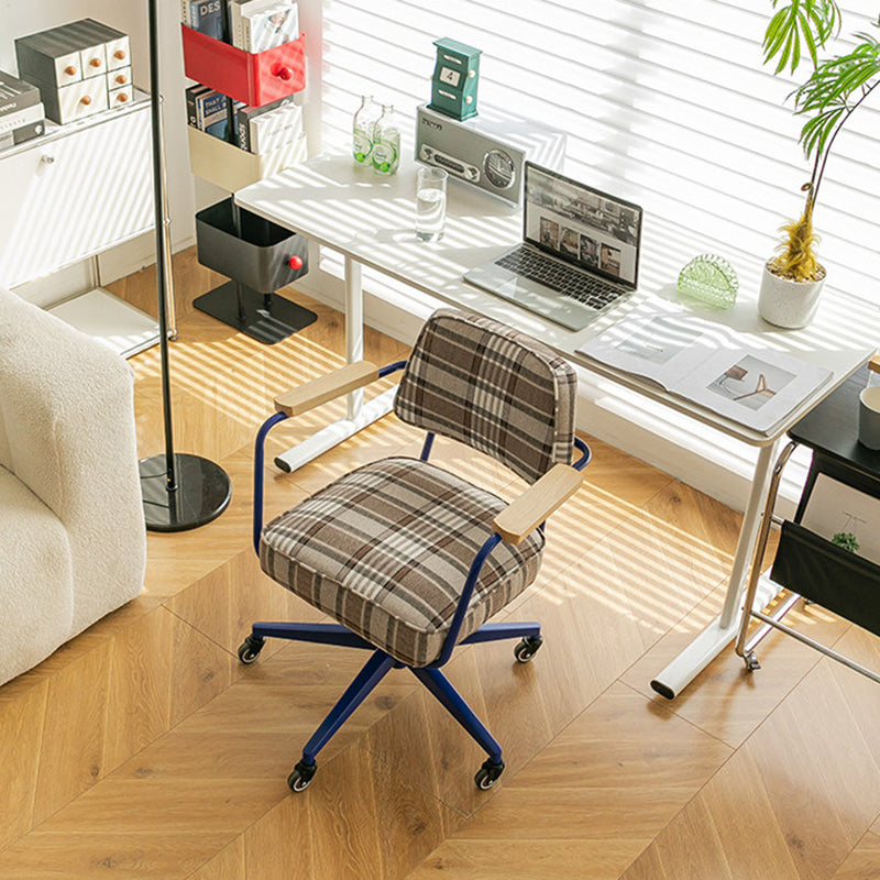 Zeitgenössischer Retro-Drehstuhl aus Aluminiumlegierung, Edelstahlgewebe, mit abgerundeter, verstellbarer Höhe, Armlehnen &amp; Rädern für das Home Office und Schlafzimmer 
