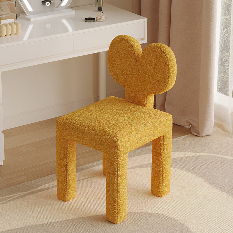 Taburete tocador contemporáneo y creativo con respaldo en forma de corazón, tapizado en tejido sherpa y terciopelo, con estructura de hierro, ideal para dormitorio 