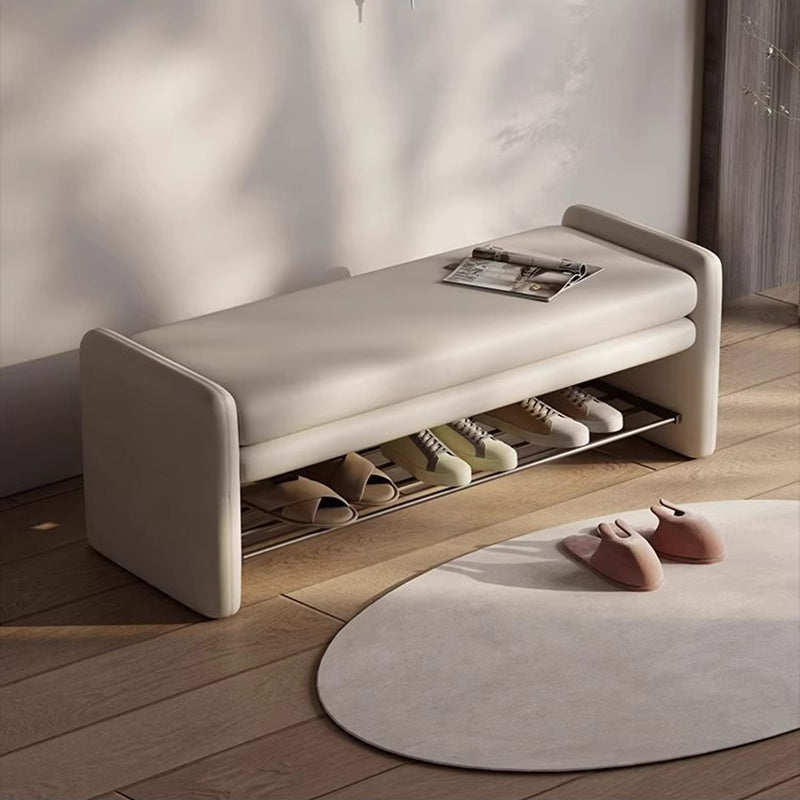Banco zapatero moderno de lujo de cuero sintético para arañazos de gato, contrachapado y metal, con forma rectangular de esquinas redondeadas y almacenamiento para la entrada 