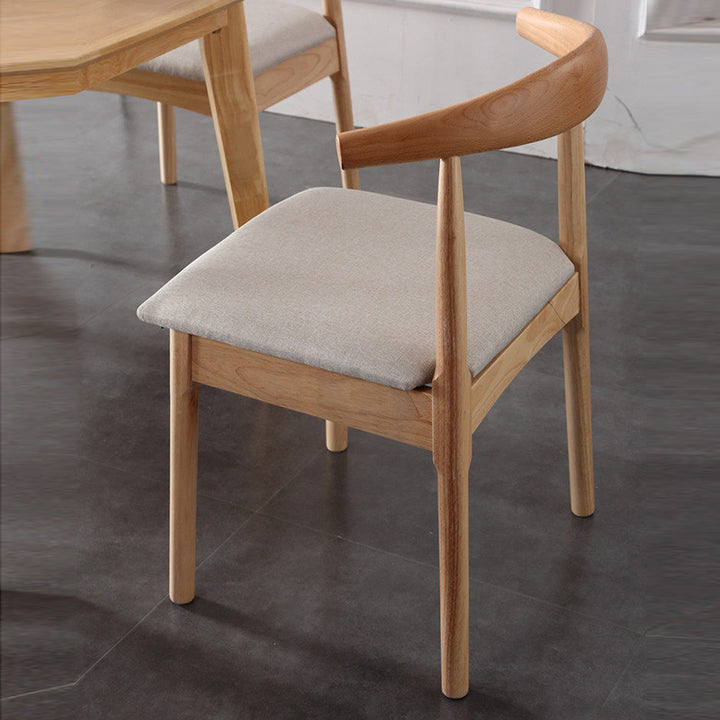 Moderner nordischer Esszimmerstuhl aus massivem Gummibaumholz &amp; Sperrholz mit Kunstleder in Hornform und Rückenlehne für Esszimmer &amp; Wohnzimmer 