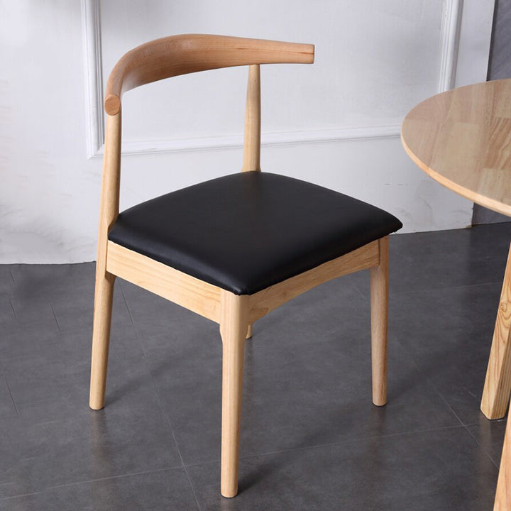 Moderner nordischer Esszimmerstuhl aus massivem Gummibaumholz &amp; Sperrholz mit Kunstleder in Hornform und Rückenlehne für Esszimmer &amp; Wohnzimmer 