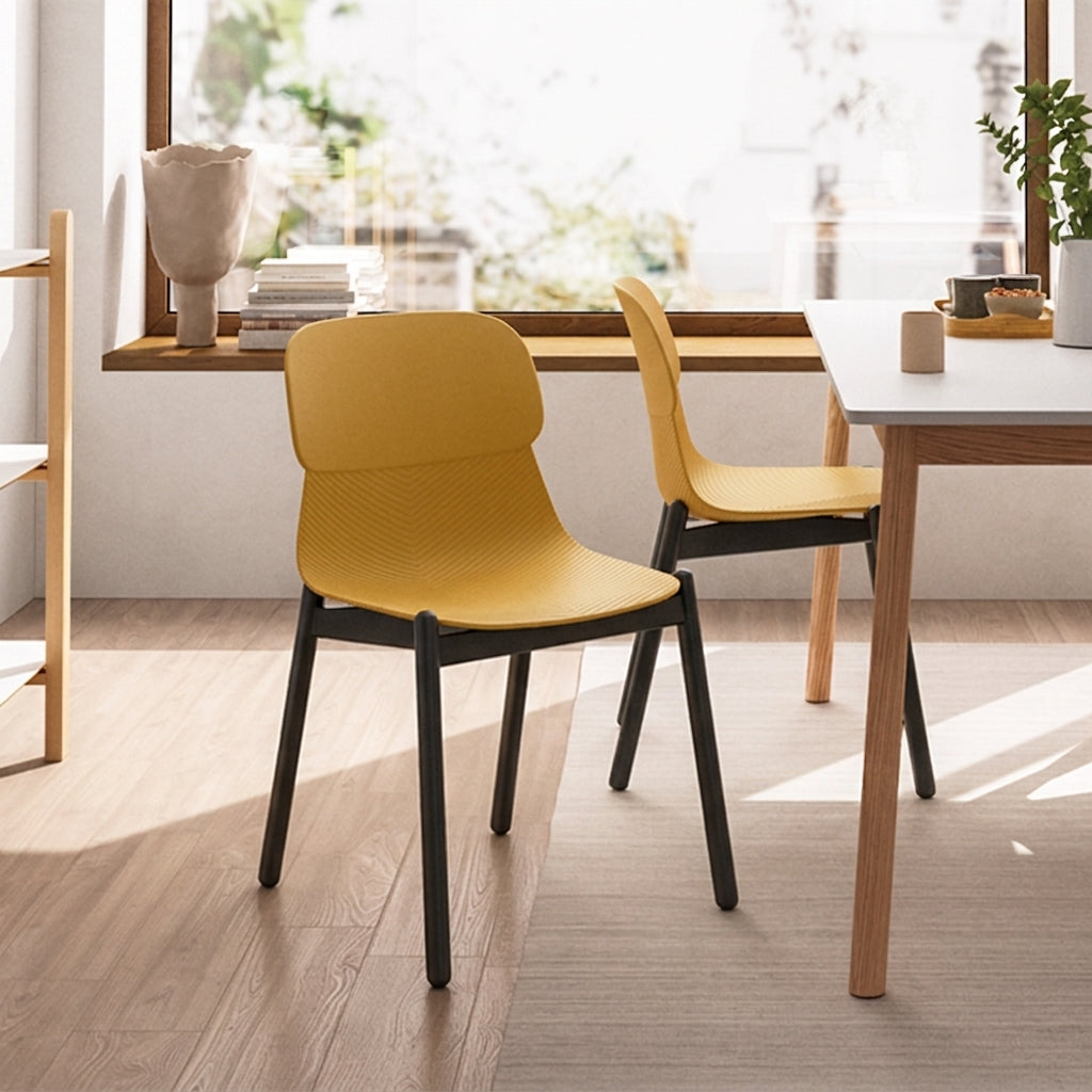 Modern Minimalist PP Dining Chair With Ergonomic Curved Back &amp; Steel Legs - Simple Side Chair For Dining Room, Kitchen &amp; Home Office
