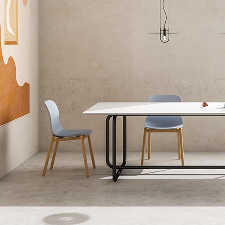 Modern Minimalist PP Dining Chair With Ergonomic Curved Back &amp; Solid Beech Wood Legs - Textured Side Chair For Dining Room, Kitchen &amp; Home Office