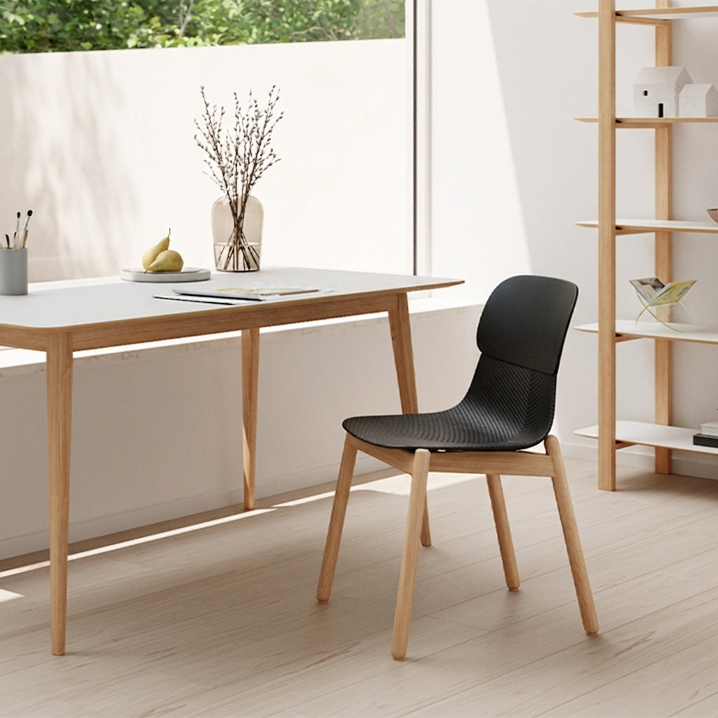 Modern Minimalist PP Dining Chair With Ergonomic Curved Back &amp; Solid Beech Wood Legs - Textured Side Chair For Dining Room, Kitchen &amp; Home Office