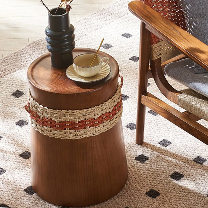 Table d’appoint cylindrique moderne en bois massif de style mi-siècle avec tissage en PE pour salon 