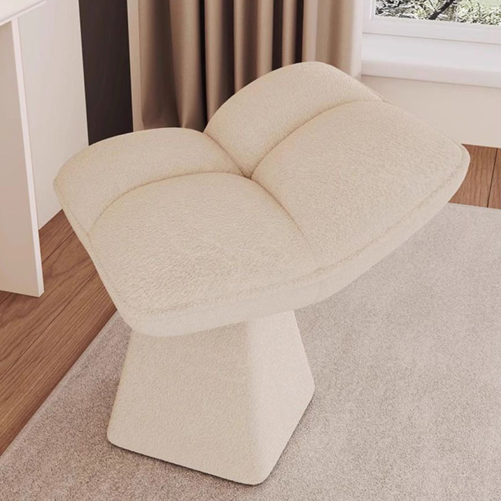 Zeitgenössischer drehbarer, rückenloser Schminkhocker in vierblättriger Kleeblattform im nordischen Stil aus Chenille und Sperrholz für das Schlafzimmer 