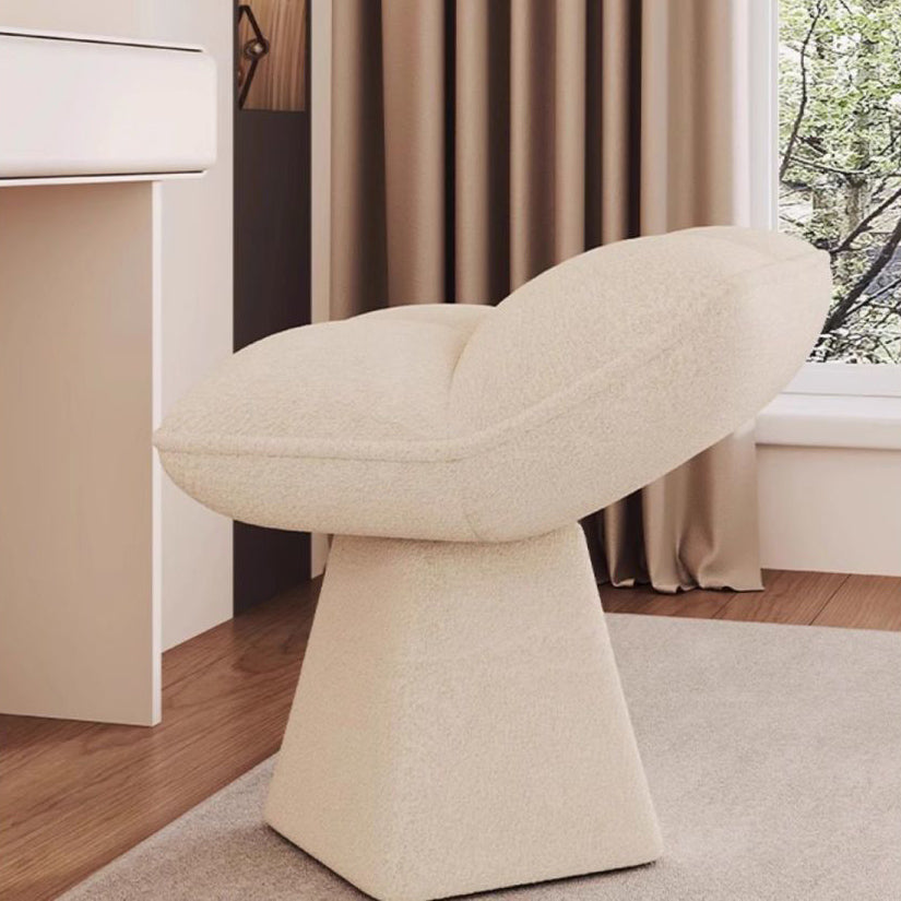 Zeitgenössischer drehbarer, rückenloser Schminkhocker in vierblättriger Kleeblattform im nordischen Stil aus Chenille und Sperrholz für das Schlafzimmer 