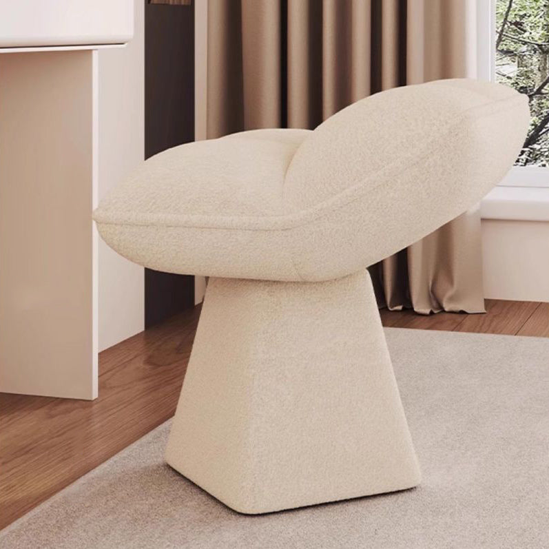 Zeitgenössischer drehbarer, rückenloser Schminkhocker in vierblättriger Kleeblattform im nordischen Stil aus Chenille und Sperrholz für das Schlafzimmer 