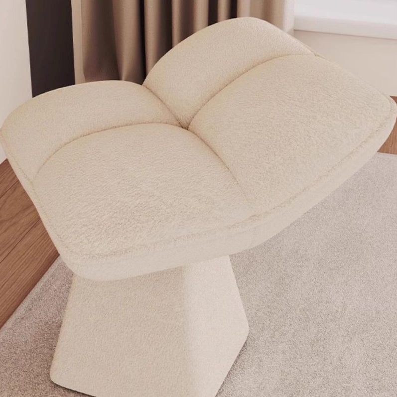 Zeitgenössischer drehbarer, rückenloser Schminkhocker in vierblättriger Kleeblattform im nordischen Stil aus Chenille und Sperrholz für das Schlafzimmer 