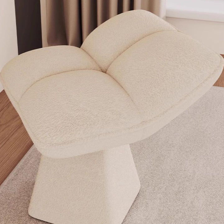 Zeitgenössischer drehbarer, rückenloser Schminkhocker in vierblättriger Kleeblattform im nordischen Stil aus Chenille und Sperrholz für das Schlafzimmer 