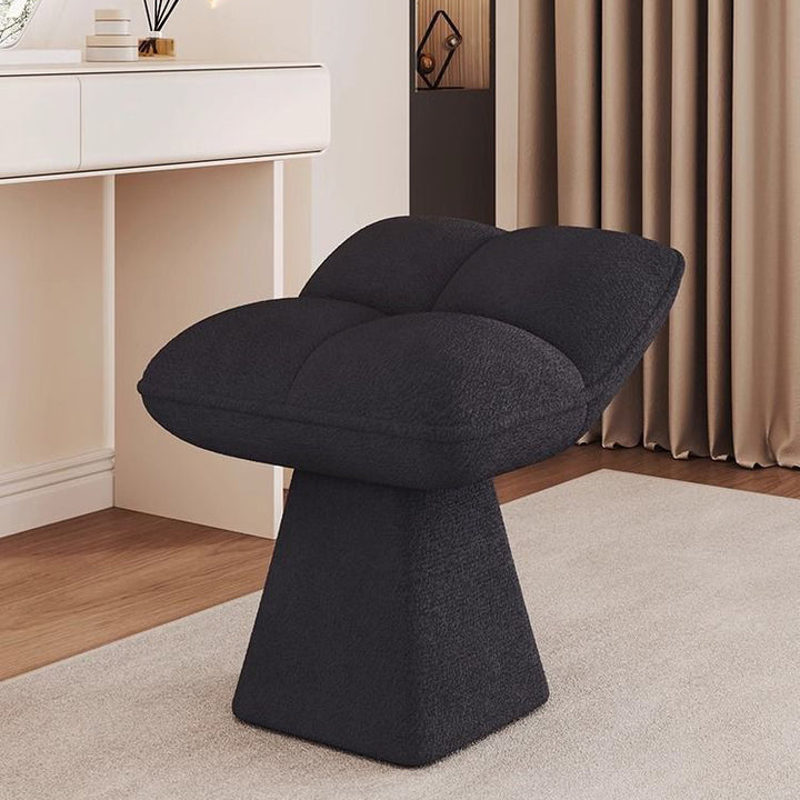 Zeitgenössischer drehbarer, rückenloser Schminkhocker in vierblättriger Kleeblattform im nordischen Stil aus Chenille und Sperrholz für das Schlafzimmer 