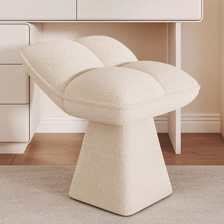 Zeitgenössischer drehbarer, rückenloser Schminkhocker in vierblättriger Kleeblattform im nordischen Stil aus Chenille und Sperrholz für das Schlafzimmer 
