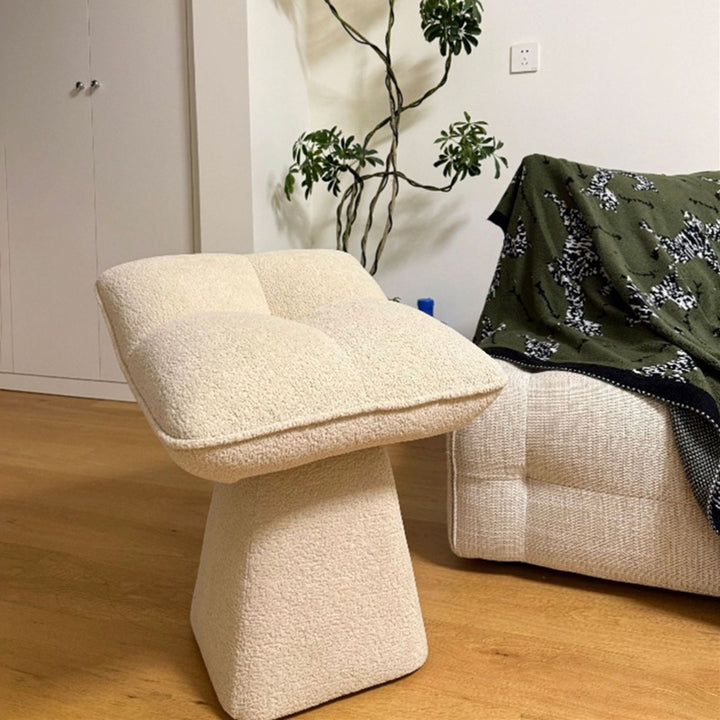 Zeitgenössischer drehbarer, rückenloser Schminkhocker in vierblättriger Kleeblattform im nordischen Stil aus Chenille und Sperrholz für das Schlafzimmer 