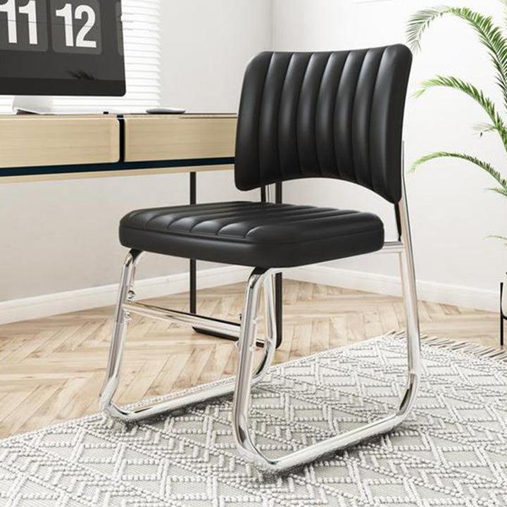 Chaise de bureau carrée minimaliste moderne en fer et cuir PU avec dossier rembourré en mousse pour la maison et le bureau 