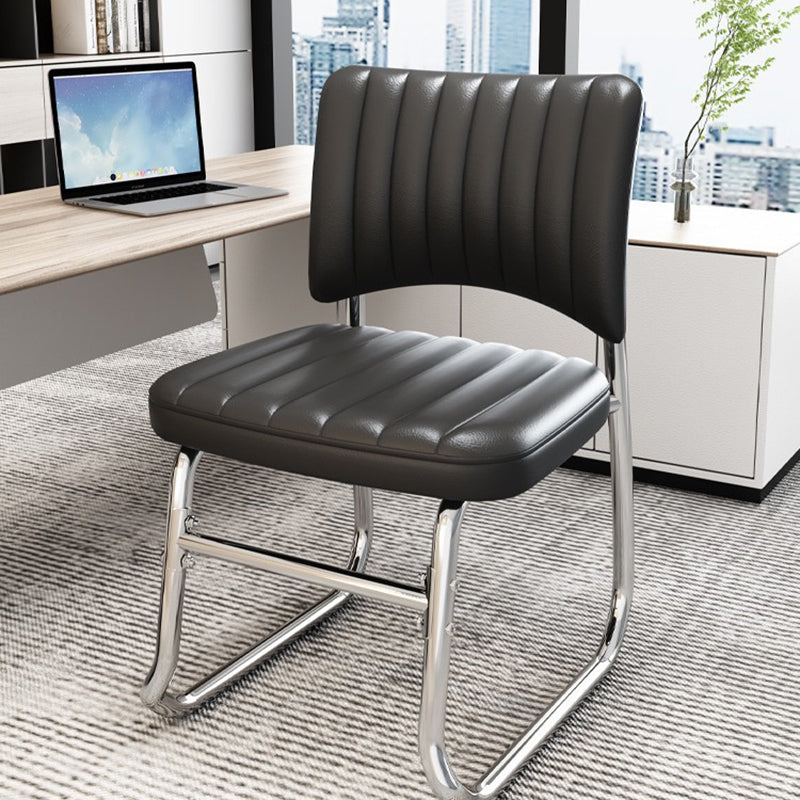 Chaise de bureau carrée minimaliste moderne en fer et cuir PU avec dossier rembourré en mousse pour la maison et le bureau 