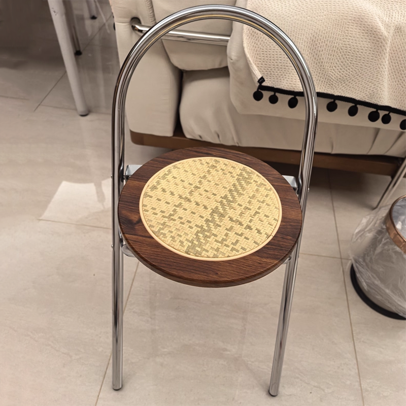 Moderner Mid-Century runder Edelstahl MDF Rattan Webstuhl Klappbarer Hocker mit Rückenlehne für Wohnzimmer 