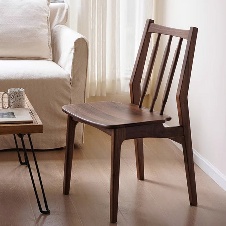Zeitgenössischer nordischer Esszimmerstuhl aus Massivholz mit eckiger Rückenlehne für das Esszimmer 