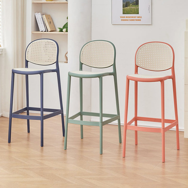 Moderner minimalistischer rechteckiger PP-Rattan-Webstuhl mit Rückenlehne und Fußstütze für das Esszimmer 