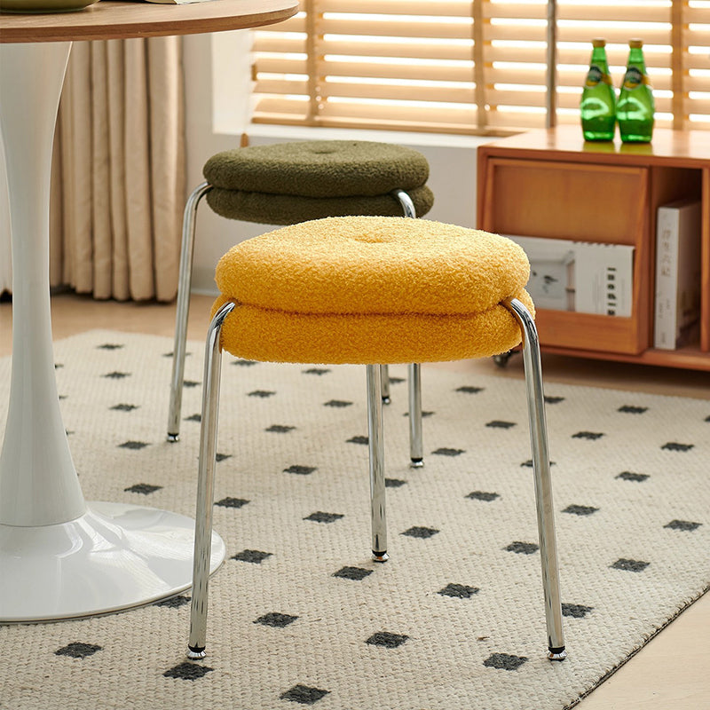 Taburete de tocador moderno minimalista de metal con tela sherpa, bordes redondeados y cojín de doble capa para dormitorio 