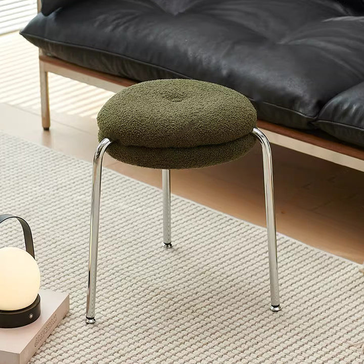 Taburete de tocador moderno minimalista de metal con tela sherpa, bordes redondeados y cojín de doble capa para dormitorio 