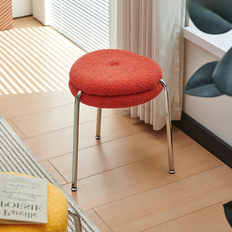Taburete de tocador moderno minimalista de metal con tela sherpa, bordes redondeados y cojín de doble capa para dormitorio 