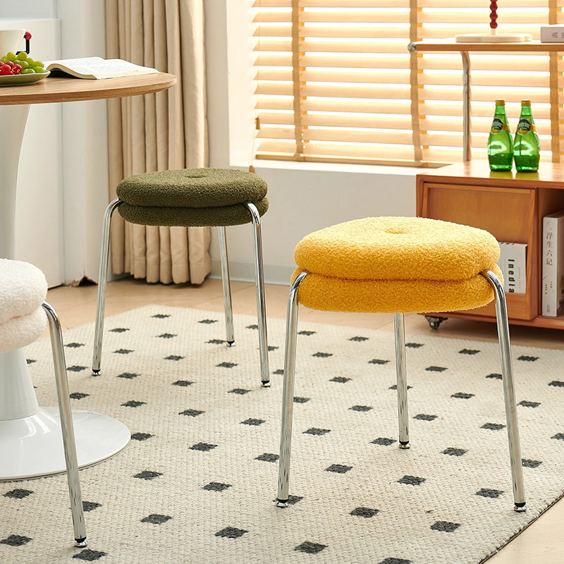 Taburete de tocador moderno minimalista de metal con tela sherpa, bordes redondeados y cojín de doble capa para dormitorio 