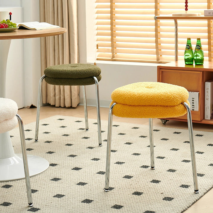 Taburete de tocador moderno minimalista de metal con tela sherpa, bordes redondeados y cojín de doble capa para dormitorio 