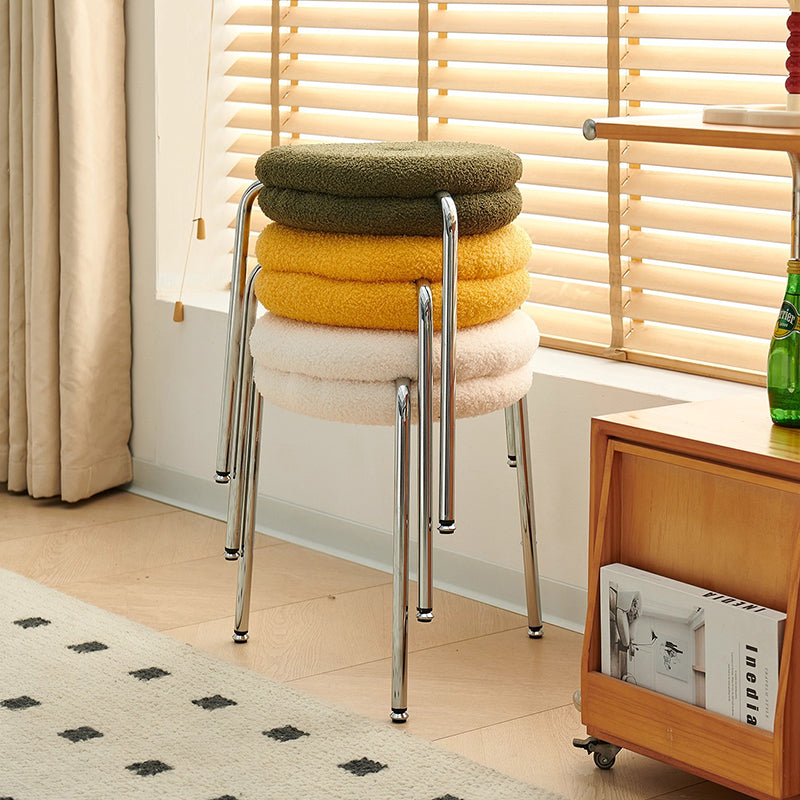 Taburete de tocador moderno minimalista de metal con tela sherpa, bordes redondeados y cojín de doble capa para dormitorio 