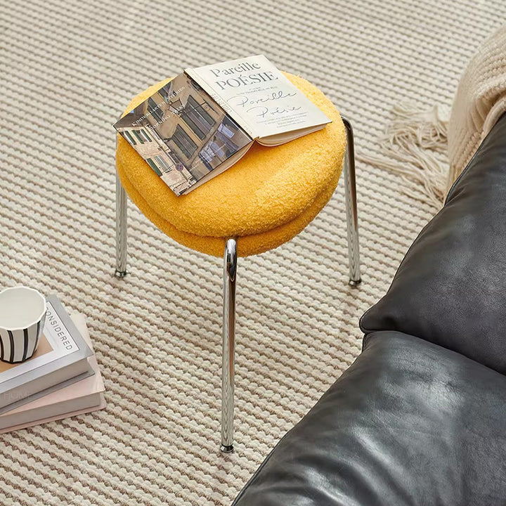 Taburete de tocador moderno minimalista de metal con tela sherpa, bordes redondeados y cojín de doble capa para dormitorio 