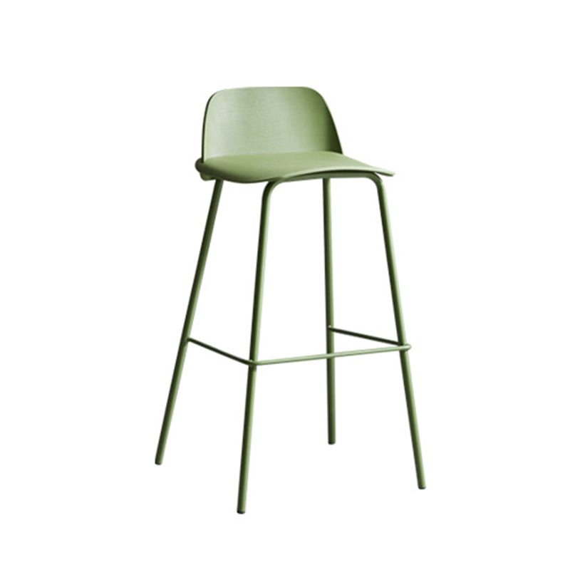 Tabouret de bar rectangulaire moderne minimaliste en PP et acier au carbone avec dossier et repose-pieds pour salle à manger 